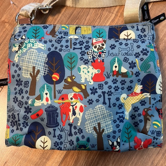 Lily Bloom purse with multiple pockets and adjustable strap - Picture 3 of 12